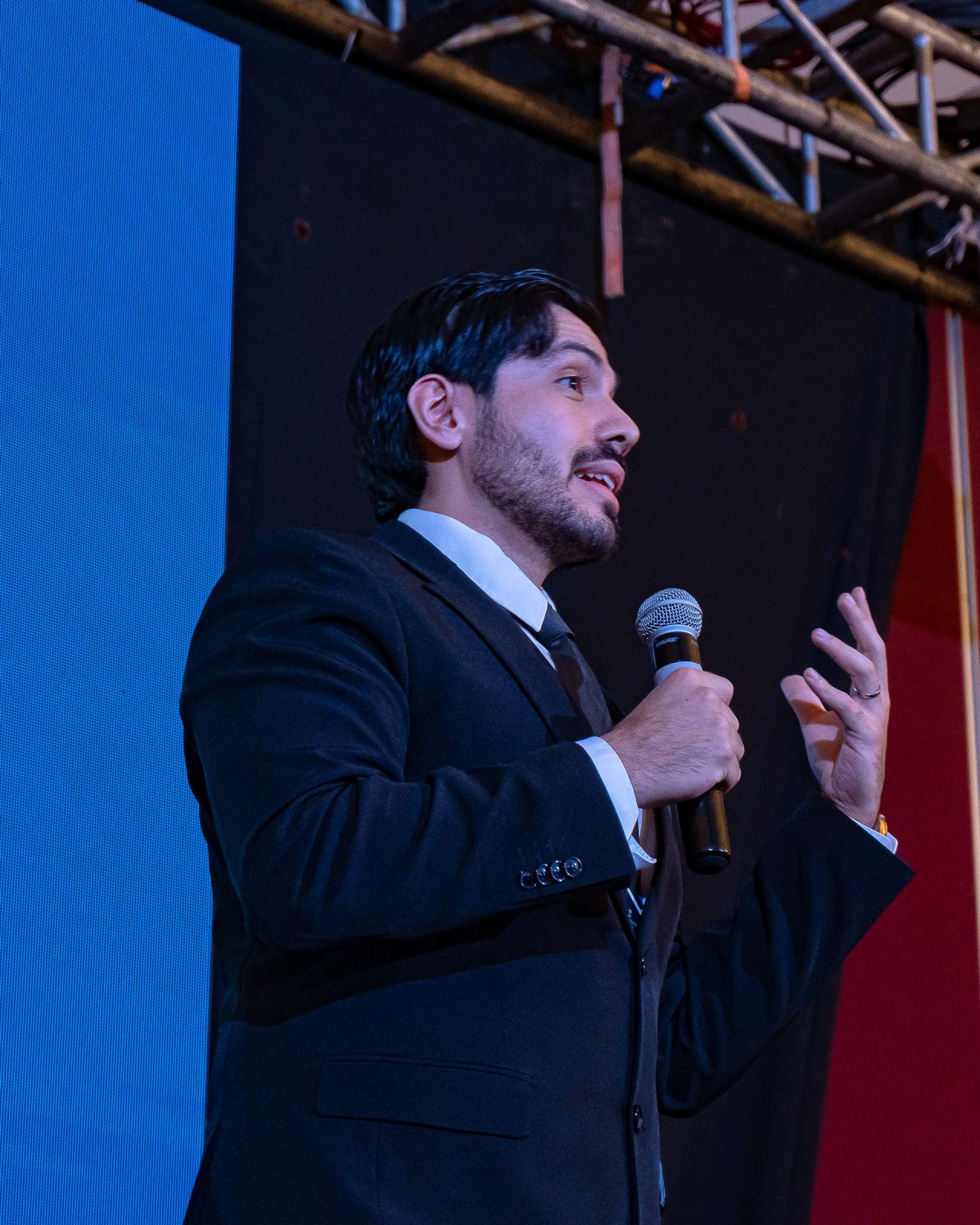 Dr. Gerardo Dávalos en conferencia