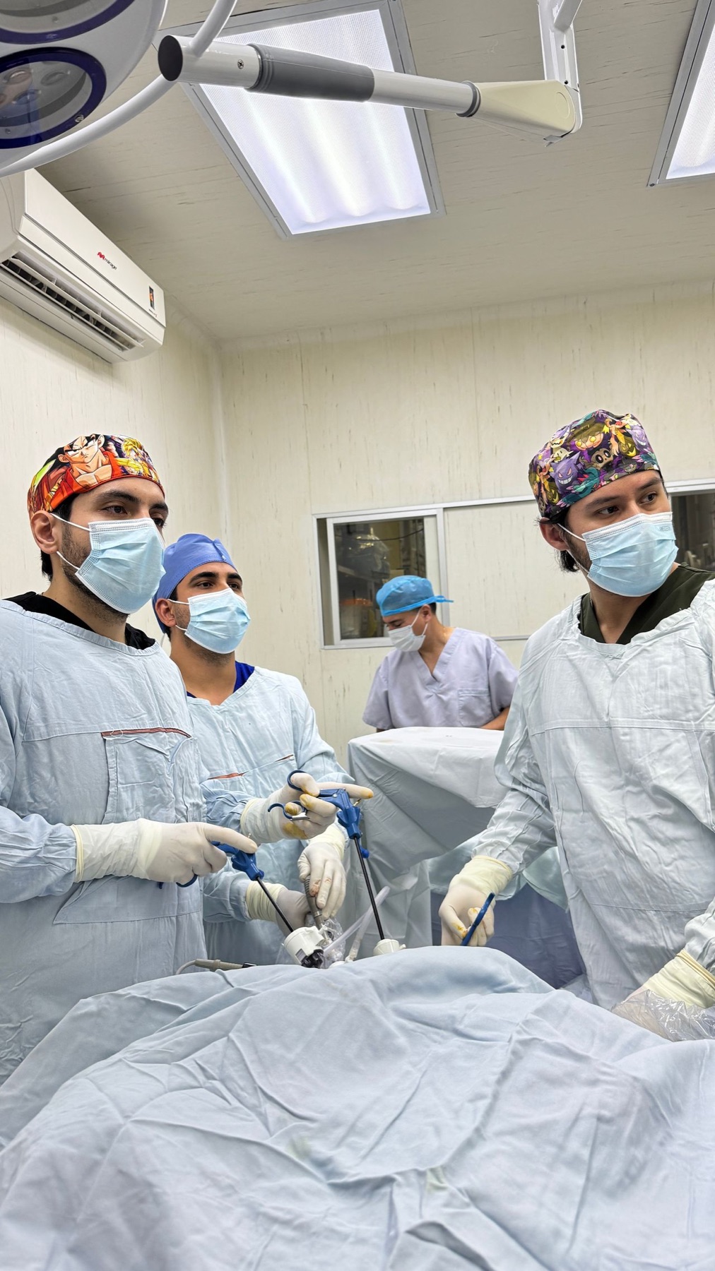 Equipo de cirugía laparoscópica en Guadalajara